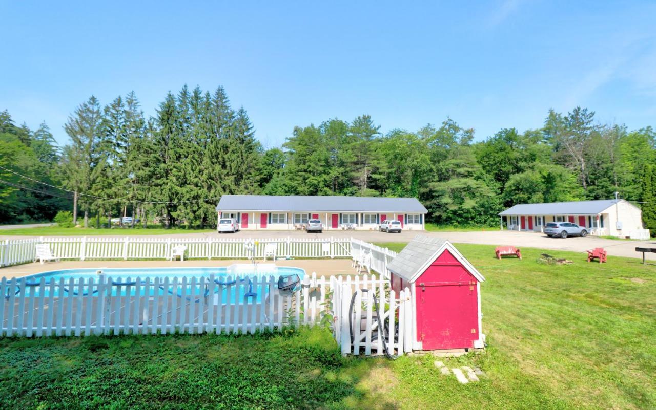 The Villager Motel Бартлетт Экстерьер фото